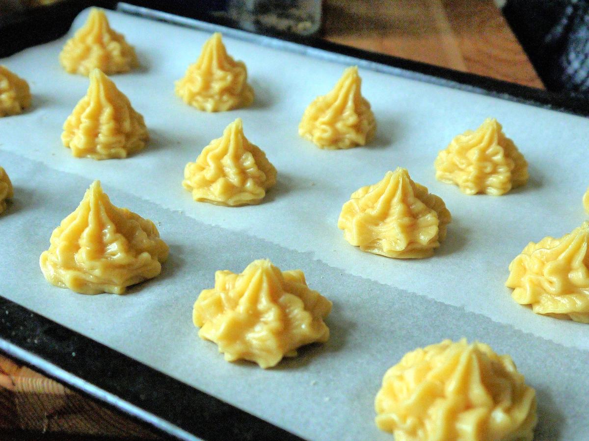 Windbeutel mit Eierlikör-Schokoladen-Füllung - Rezept