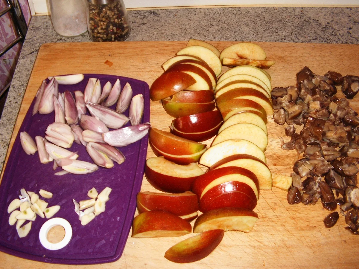 Hähnchenkeulen in Maronen-Apfel-Soße - Rezept - Bild Nr. 5047