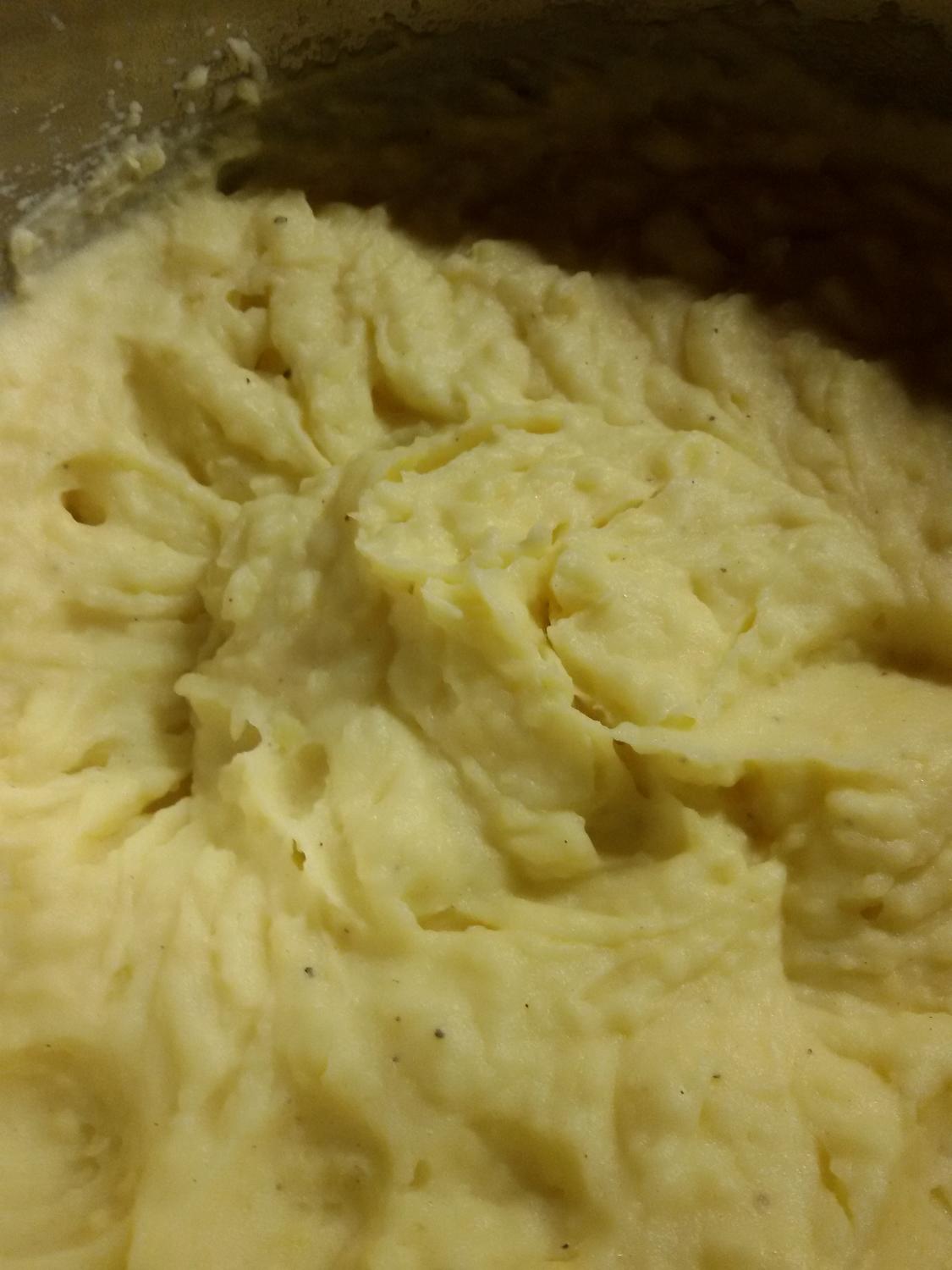 Kartoffelbrei mit Kartoffel geschält frisch und lauwarme Milch - Rezept ...