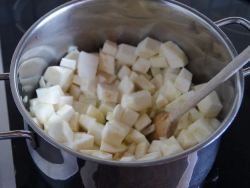 Rezept: Selleriecremesuppe Bild Nr. 5065 Selleriecremesuppe - Rezept - Bild Nr. 5065