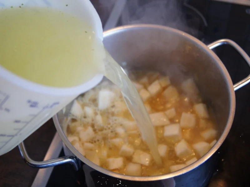 Rezept: Selleriecremesuppe Bild Nr. 5067 Selleriecremesuppe - Rezept - Bild Nr. 5067