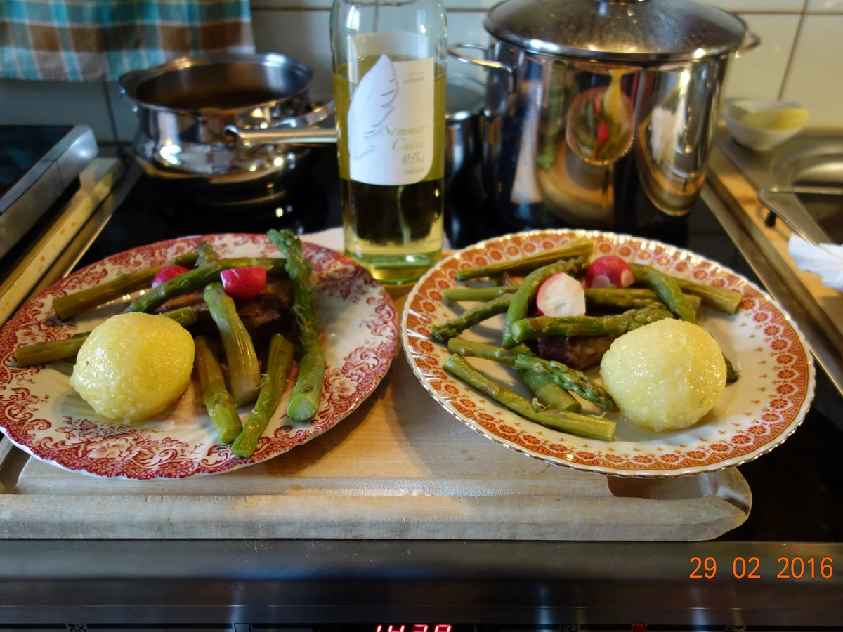 Begrabene Schweinskoteletts mit Knochen; - Rezept - Bild Nr. 5095