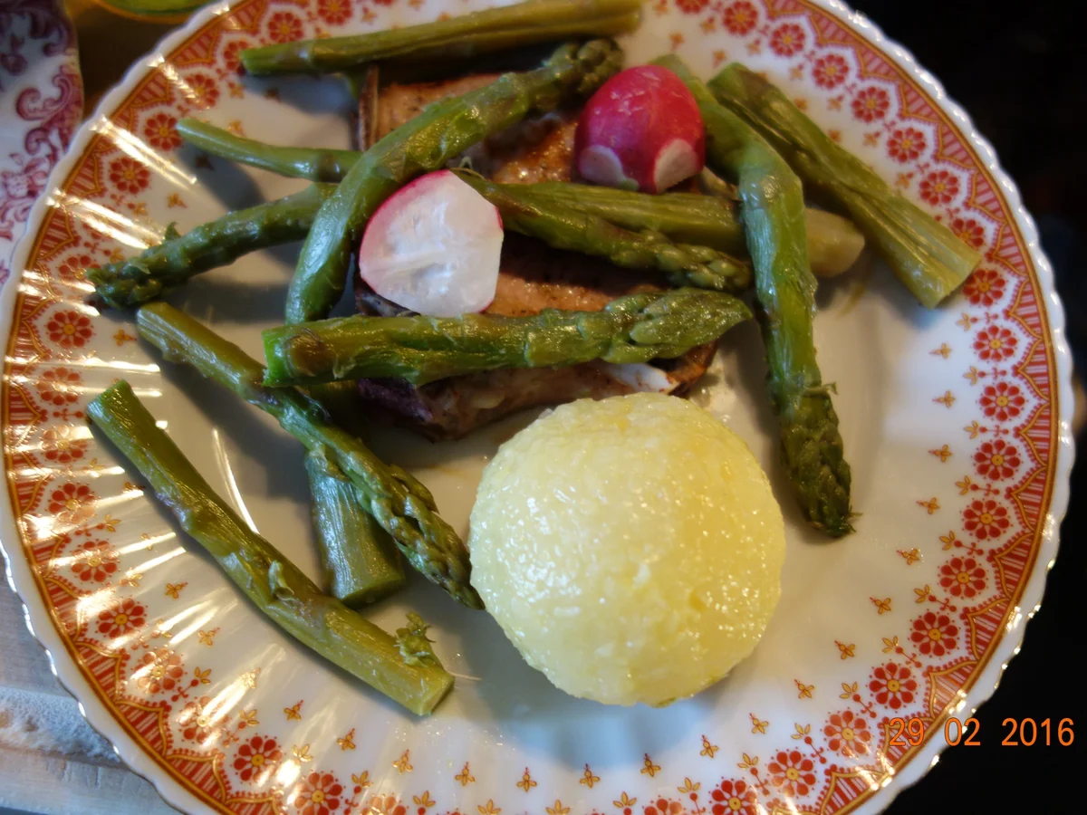 Begrabene Schweinskoteletts mit Knochen; - Rezept - Bild Nr. 5097