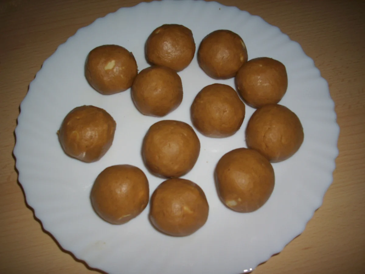 indisch: Besan-Laddu - Kichererbsenbällchen - Rezept - Bild Nr. 5128