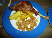 Gänsekeulen an Rosmarinkartoffel, kandierten Maronen + Chiccoreesalat - Rezept - Bild Nr. 5122