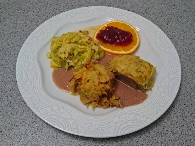 Rezept: Rehrücken im Kartoffelnest mit Wirsing und Wildsoße Bild Nr. 5123 Rehrücken im Kartoffelnest mit Wirsing und Wildsoße - Rezept - Bild Nr. 5123