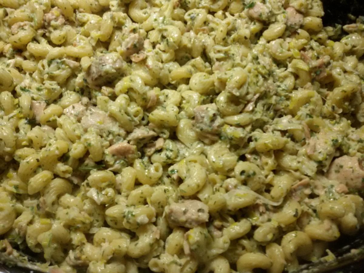 Nudelpfanne mit Lachs und Lauch - Rezept - kochbar.de