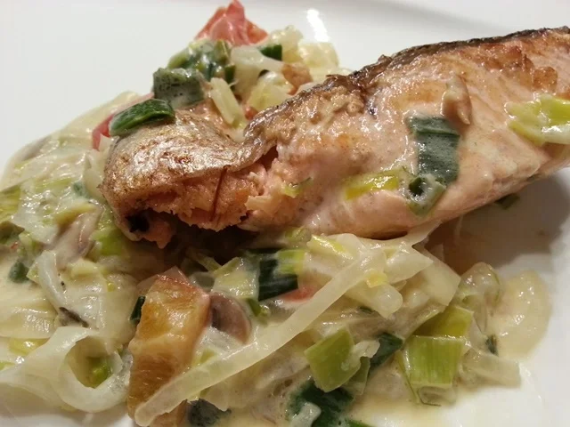 Rezept: Lauwarmer Lachs auf Cremegemüse à la Biggi Bild Nr. 5235 Lauwarmer Lachs auf Cremegemüse à la Biggi - Rezept - Bild Nr. 5235