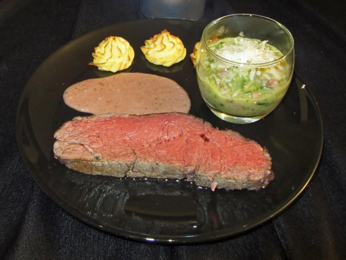 Dry aged Roastbeef vom irischen Weideochsen mit Herzoginkartoffeln in
Portweinsauce - Rezept von Das perfekte Dinner