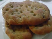 Focaccia mit Kräutern und Oliven - Rezept