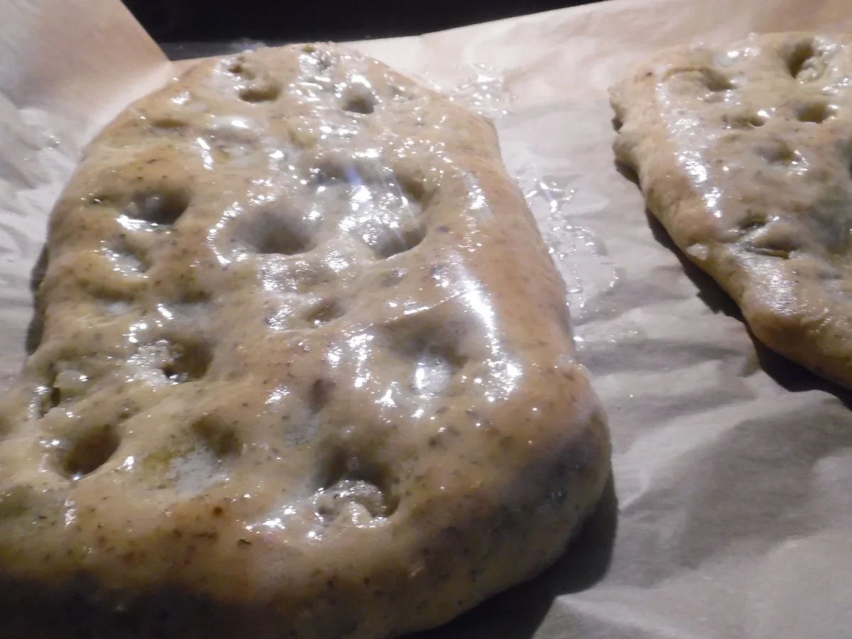 Focaccia mit Kräutern und Oliven - Rezept - Bild Nr. 2