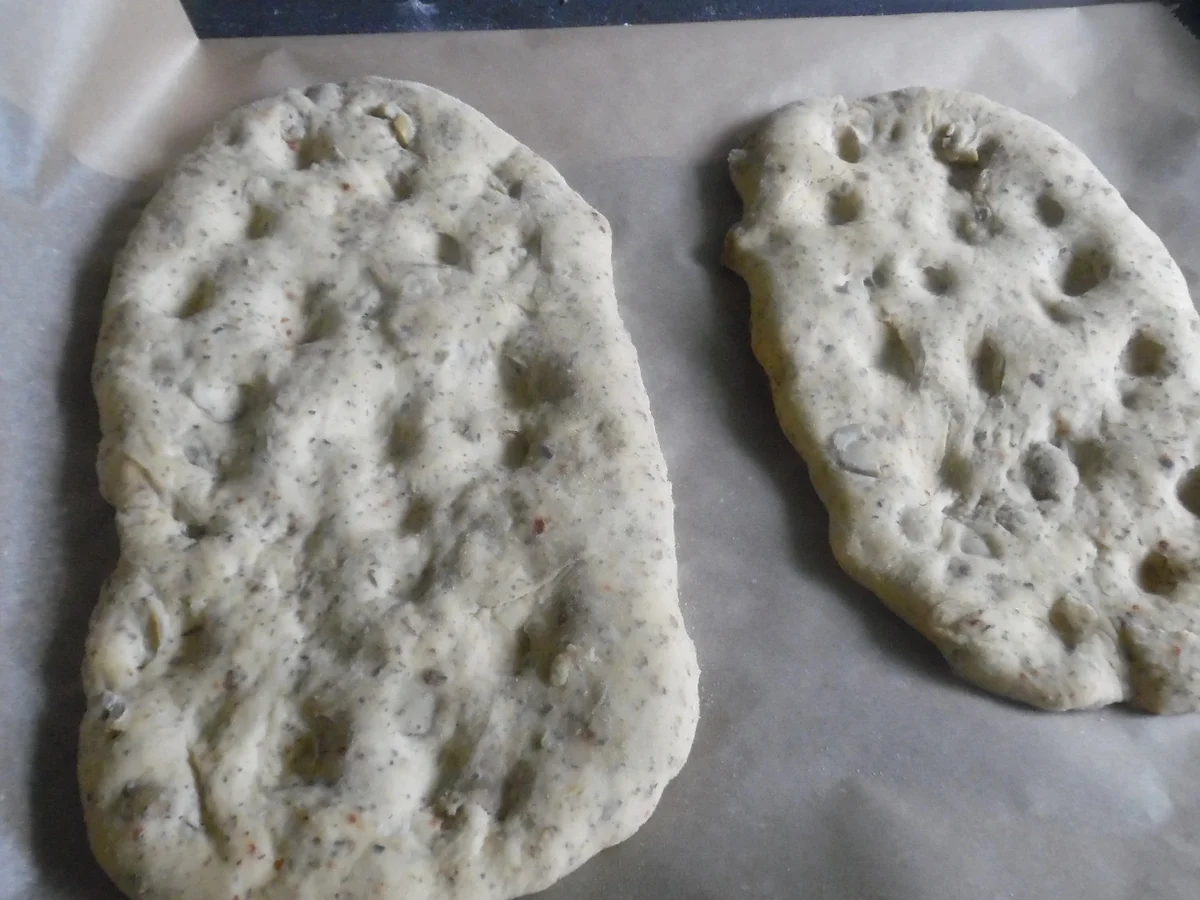Focaccia mit Kräutern und Oliven - Rezept - Bild Nr. 3