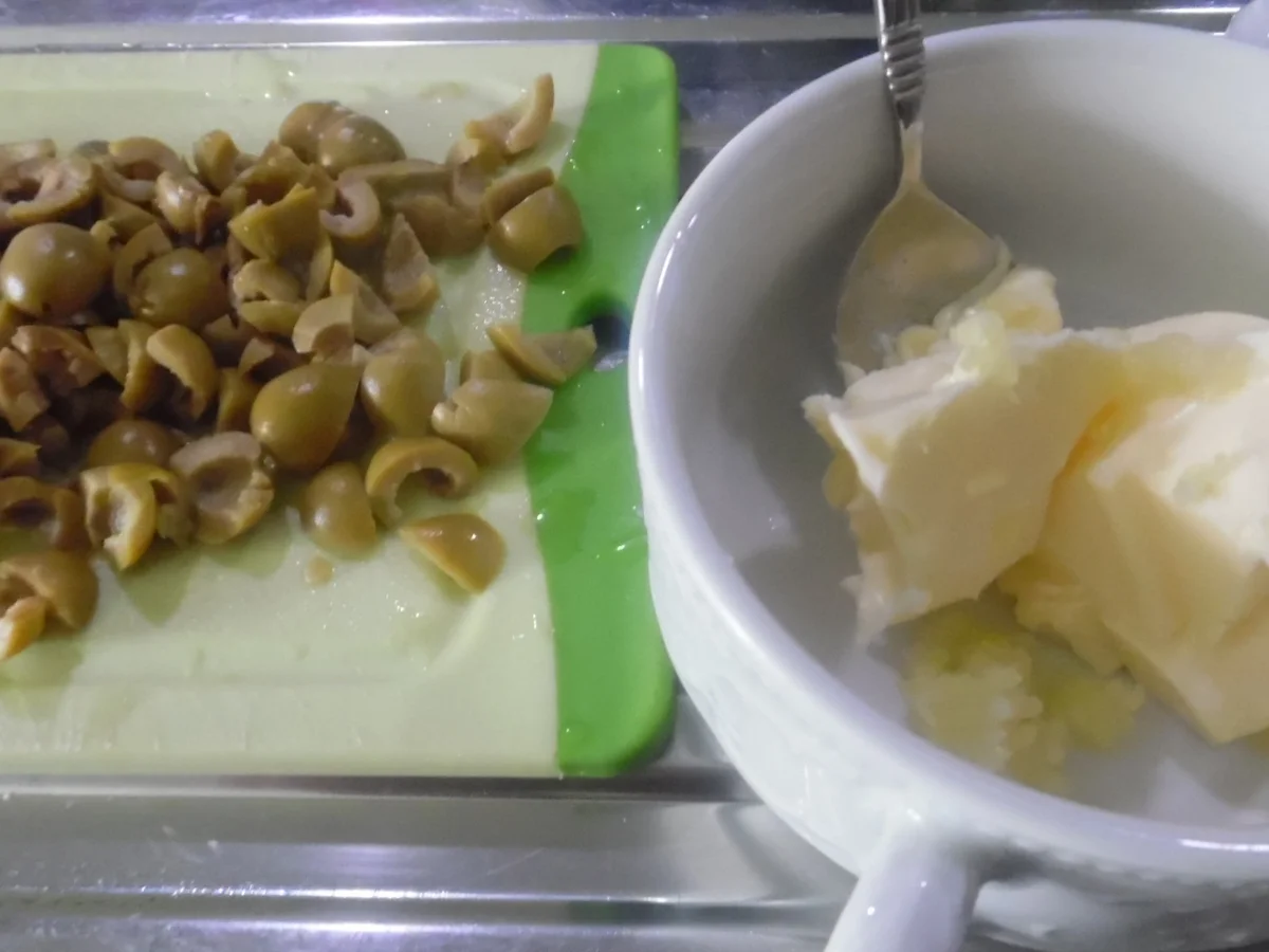 Focaccia mit Kräutern und Oliven - Rezept - Bild Nr. 8