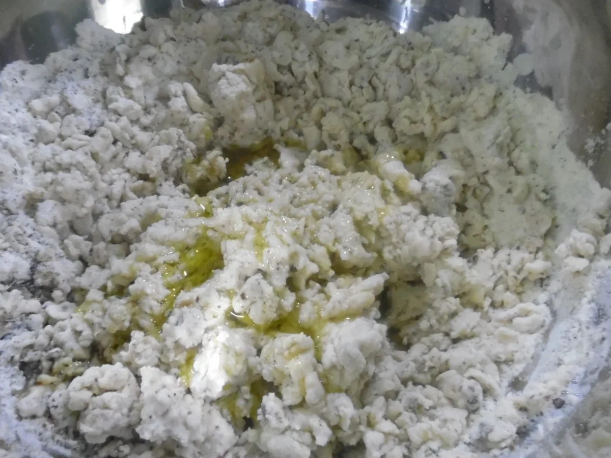 Focaccia mit Kräutern und Oliven - Rezept - Bild Nr. 10