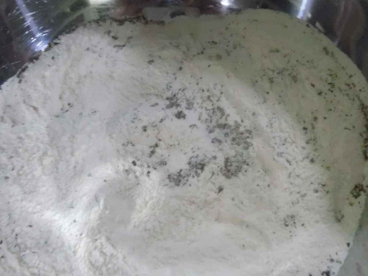 Focaccia mit Kräutern und Oliven - Rezept - Bild Nr. 11