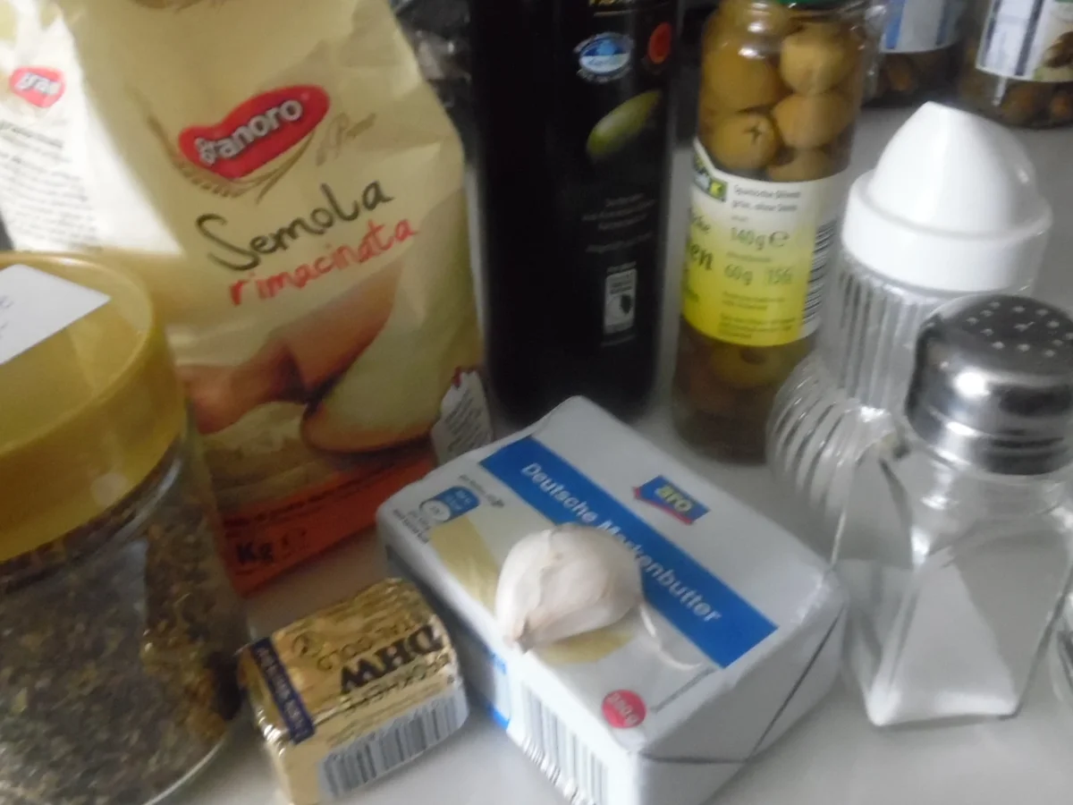 Focaccia mit Kräutern und Oliven - Rezept - Bild Nr. 13