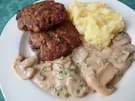 Frikadellen mit Pilzrahm - Rezept