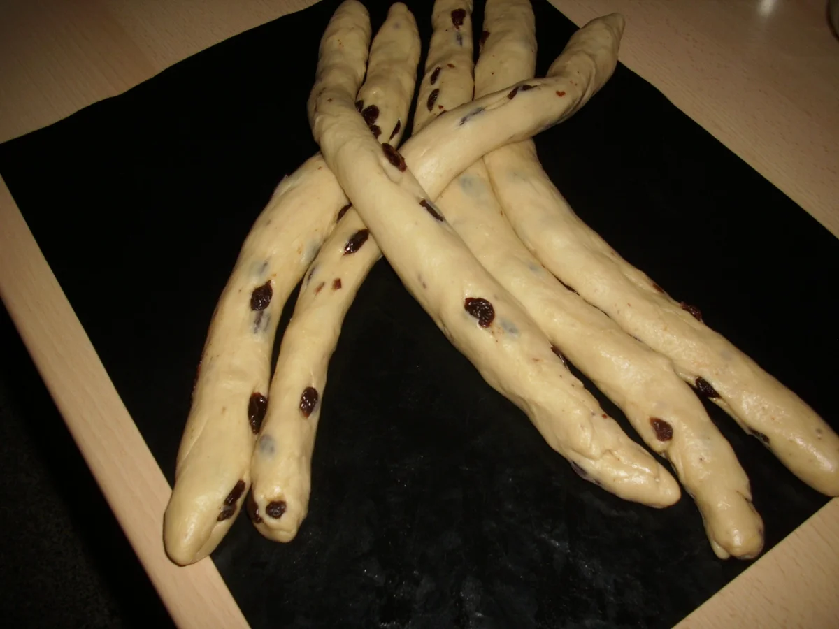 Rezept: Butter-Striezel Bild Nr. 3 Butter-Striezel - Rezept - Bild Nr. 3