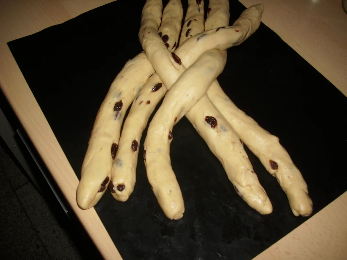 Rezept: Butter-Striezel Bild Nr. 4 Butter-Striezel - Rezept - Bild Nr. 4