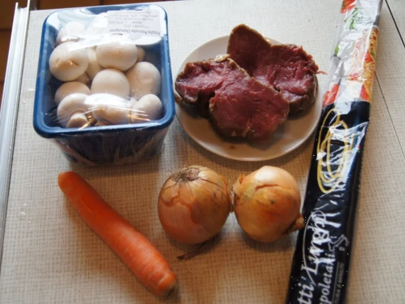 Rinderfilet mit Zwiebeln, Champignons und Spaghetti - Rezept - Bild Nr. 2