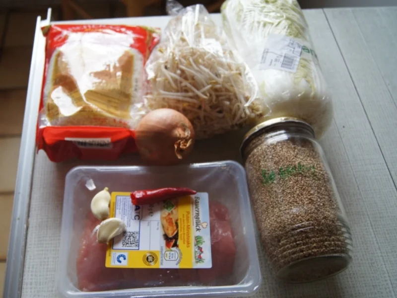 Rezept: Chinakohlwok mit Sesam und Reis Bild Nr. 2 Chinakohlwok mit Sesam und Reis - Rezept - Bild Nr. 2