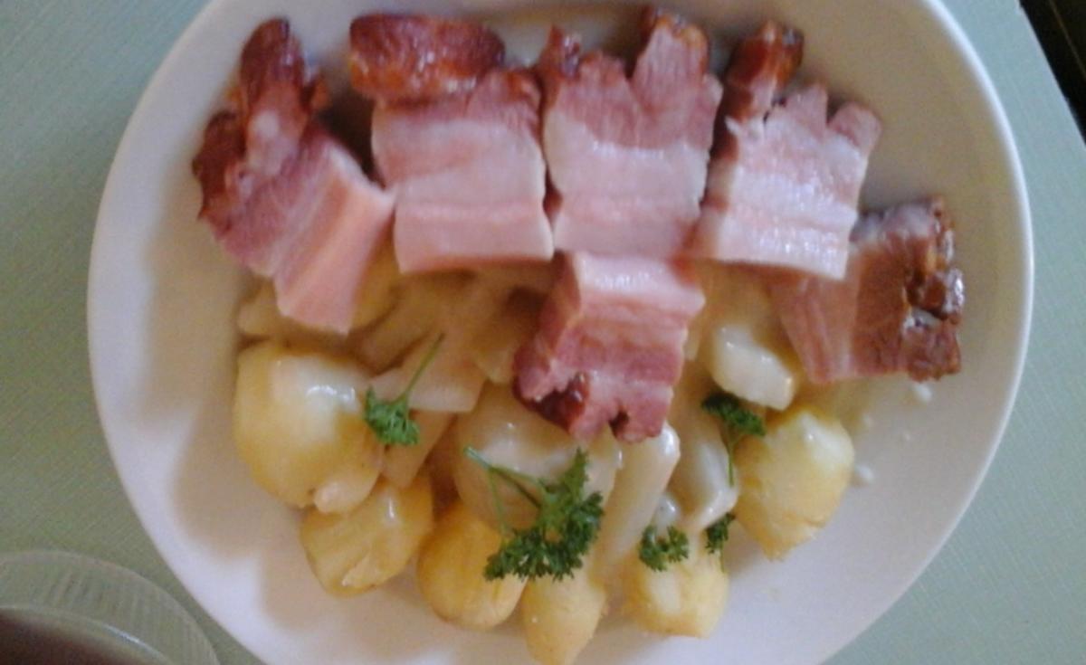 Geräucherter Bauchspeck mit Drillingen und Kohlrabi in Sauce Rezept kochbar.de