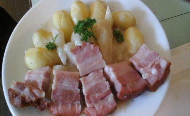 Geräucherter Bauchspeck mit Drillingen und Kohlrabi in Sauce - Rezept ...