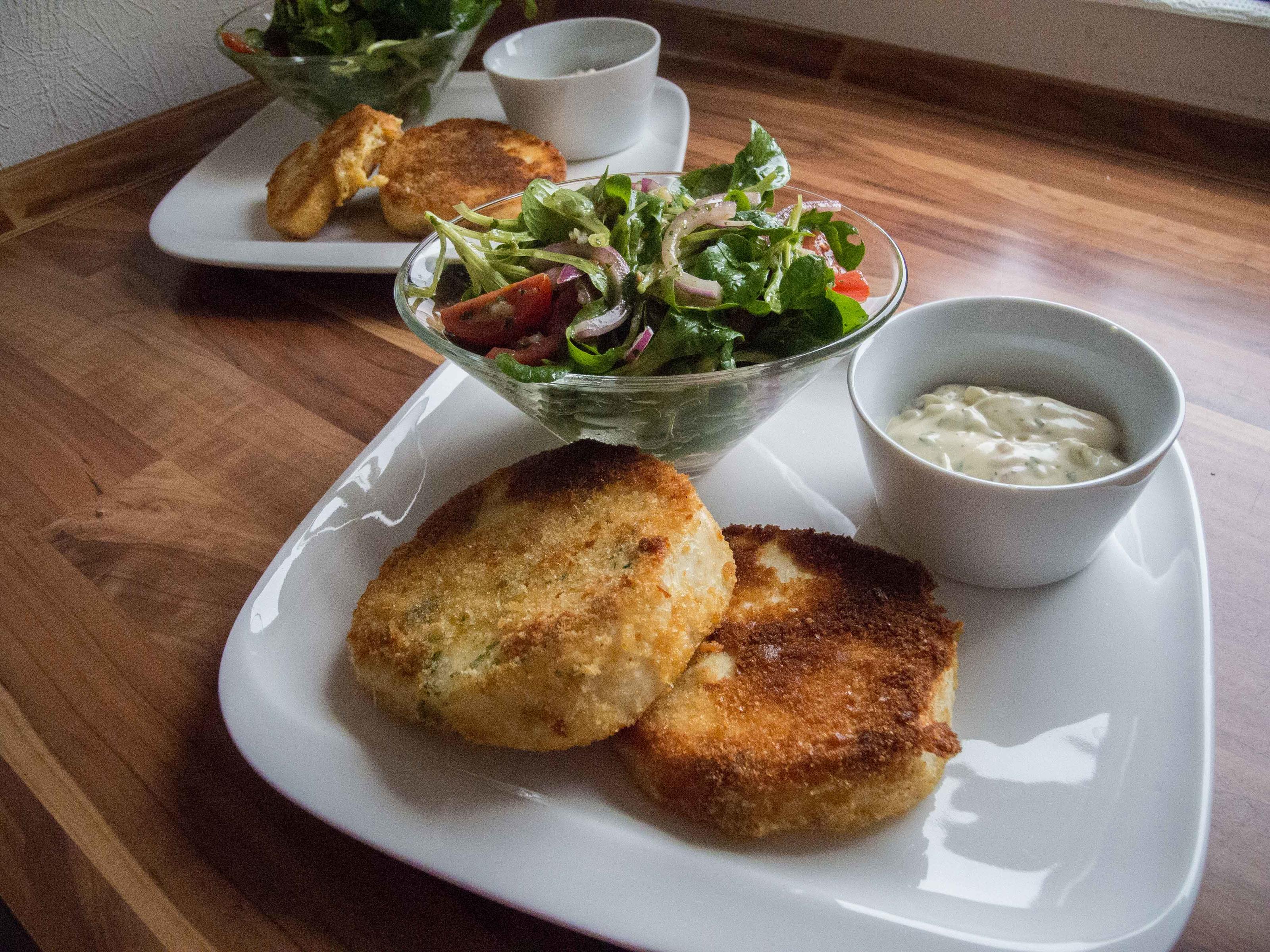 Sellerieschnitzel mit Sellerieschnitzel und Sellerie, 1,5cm dicke
Scheiben, geschält - Rezept Eingereicht von Lady-Foxy