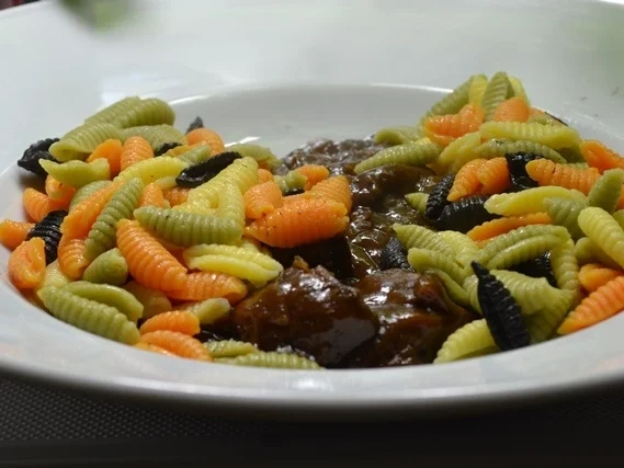 Rezept: Bunte Pasta mit süss-saurem Rind à la Biggi Bild Nr. 4 Bunte Pasta mit süss-saurem Rind à la Biggi - Rezept - Bild Nr. 4