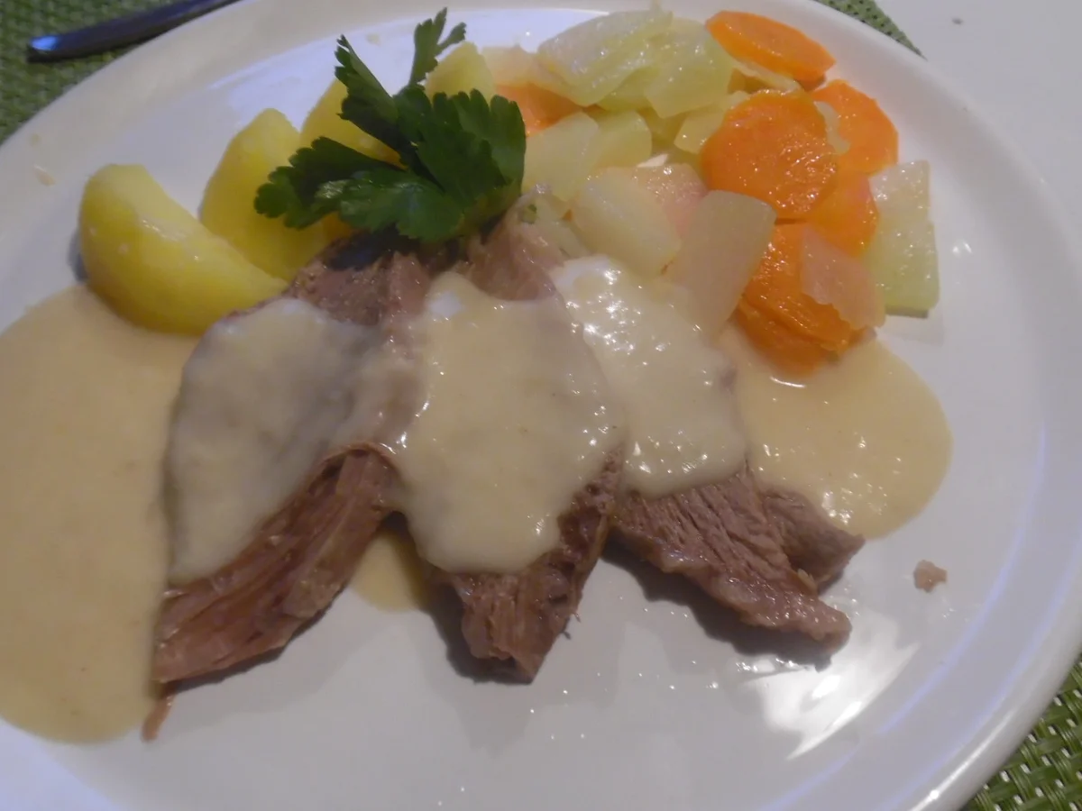 Tafelspitz mit Meerrettich-Soße und Wurzelgemüse - Rezept