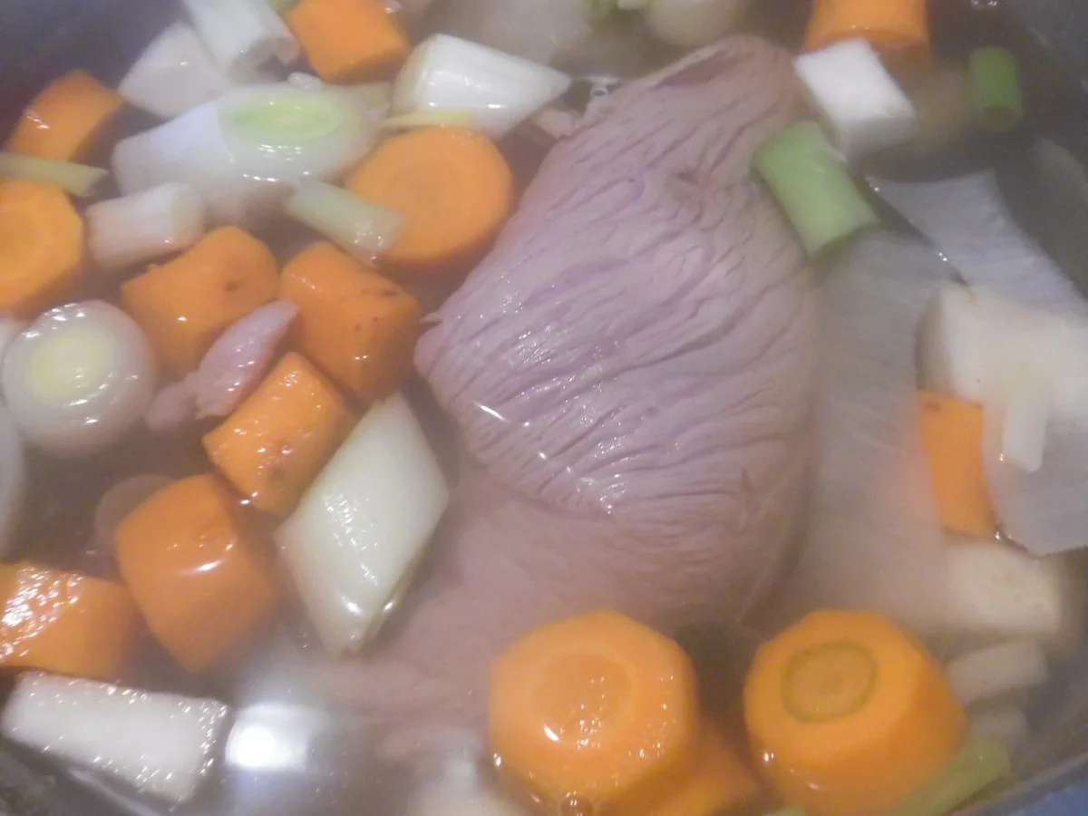 Tafelspitz mit Meerrettich-Soße und Wurzelgemüse - Rezept - Bild Nr. 3