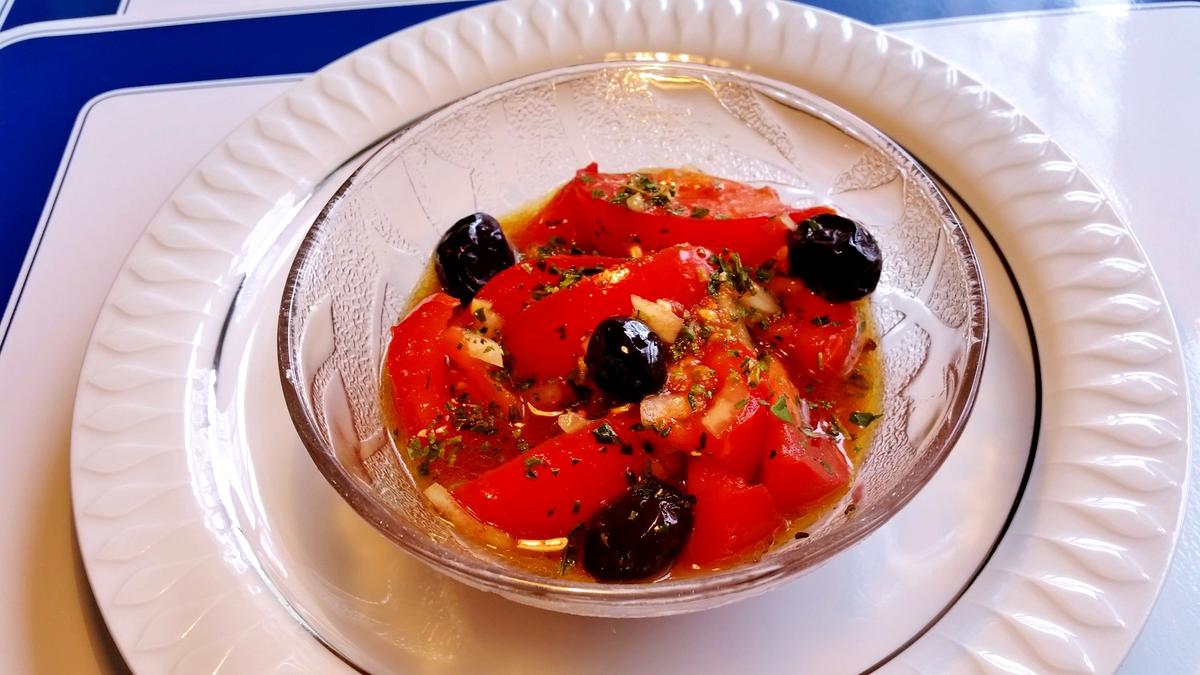 Tomatensalat auf mediterrane Art - Rezept