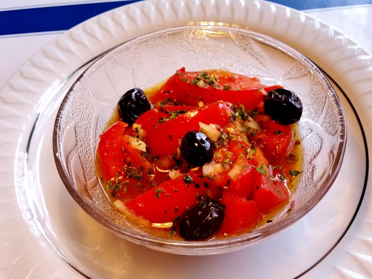 Tomatensalat auf mediterrane Art - Rezept - kochbar.de