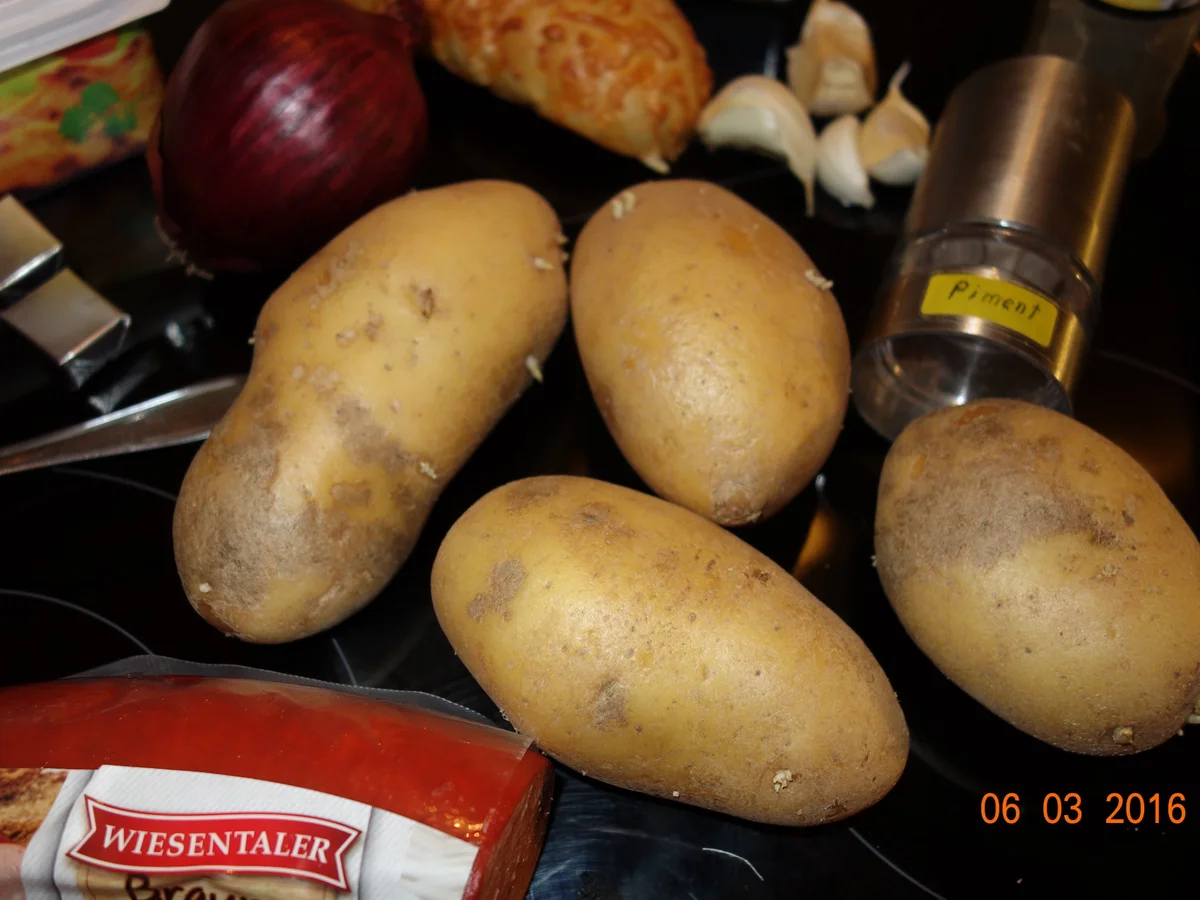 Erdäpfelgulasch nach Waltl`s Art und Weise; - Rezept - Bild Nr. 3