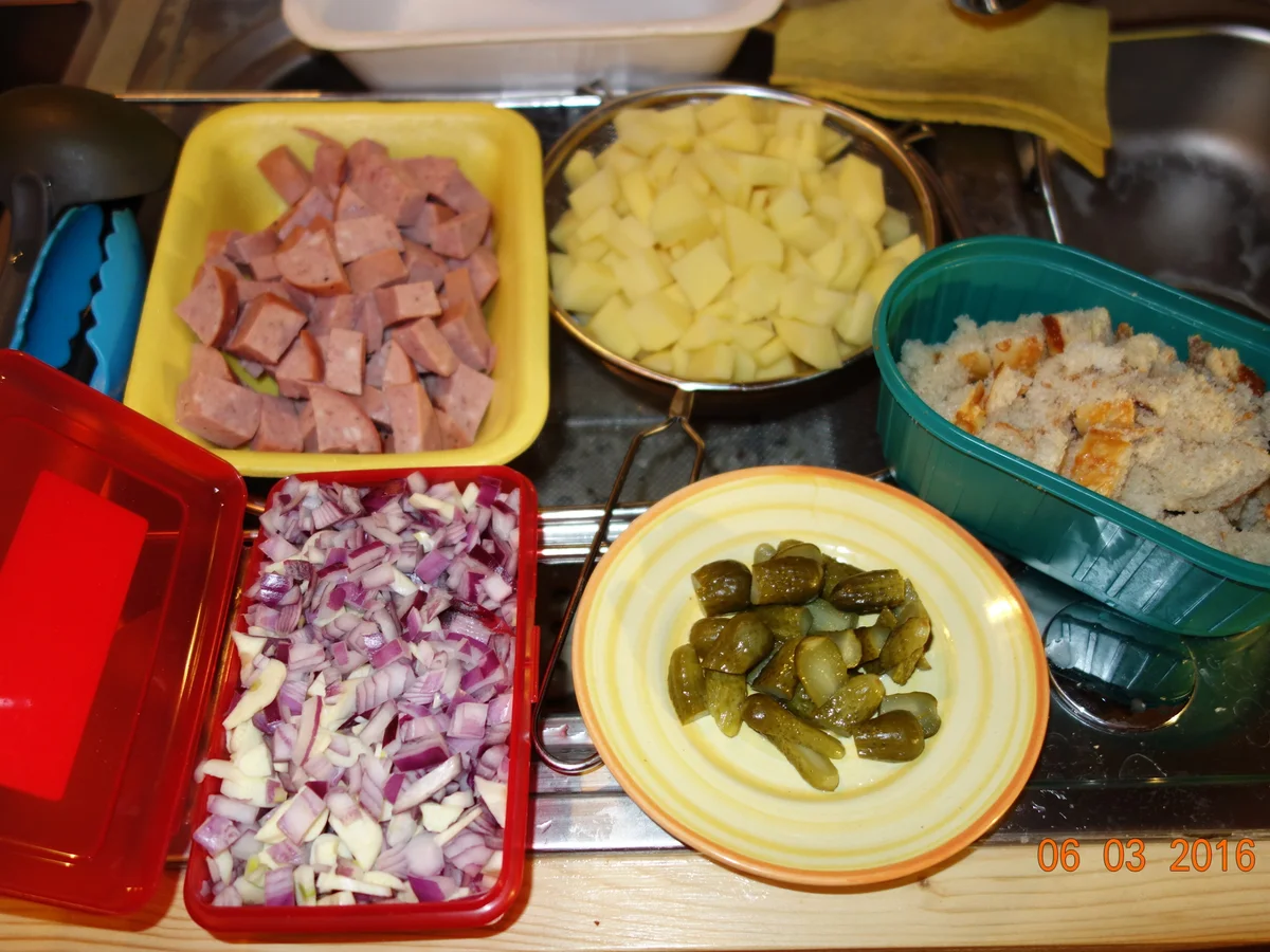 Erdäpfelgulasch nach Waltl`s Art und Weise; - Rezept - Bild Nr. 5