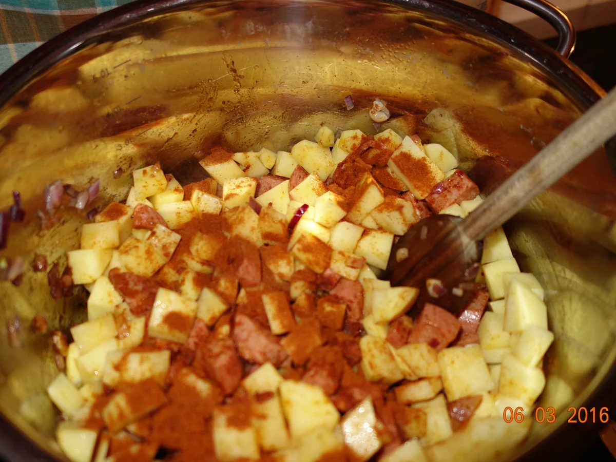 Erdäpfelgulasch nach Waltl`s Art und Weise; - Rezept - Bild Nr. 10