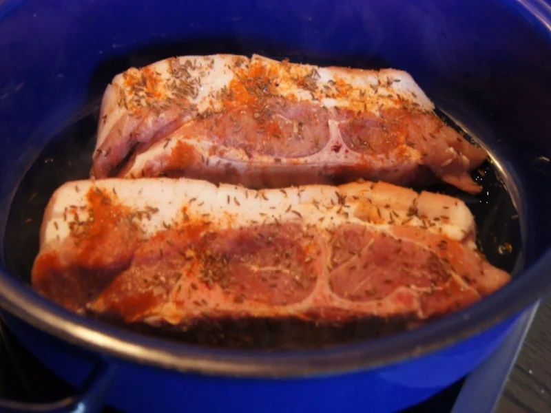 Schweineschulterbraten mit Sauce, Thüringer Knödel und Rotkohl - Rezept - Bild Nr. 5