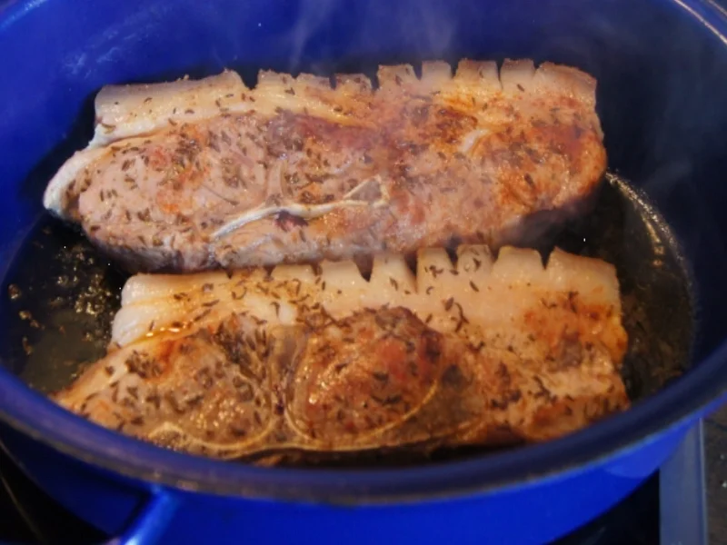 Schweineschulterbraten mit Sauce, Thüringer Knödel und Rotkohl - Rezept - Bild Nr. 6
