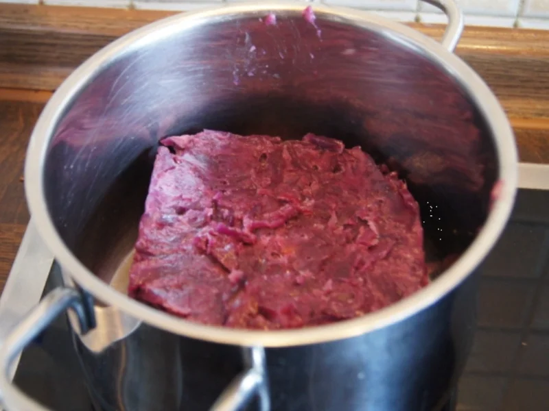 Schweineschulterbraten mit Sauce, Thüringer Knödel und Rotkohl - Rezept - Bild Nr. 12