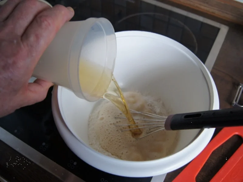 Hähnchenbrustfilet im Bierteig auf Gemüse und Mie-Nudeln - Rezept - Bild Nr. 3