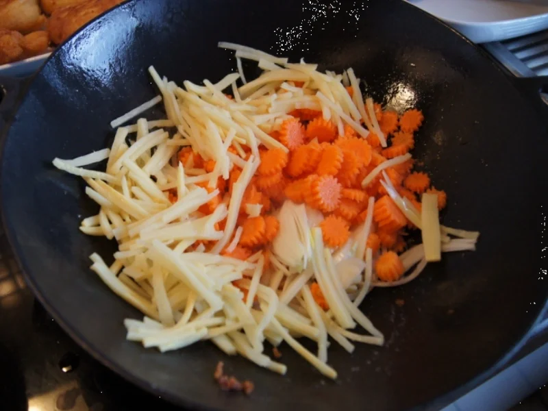Hähnchenbrustfilet im Bierteig auf Gemüse und Mie-Nudeln - Rezept - Bild Nr. 14