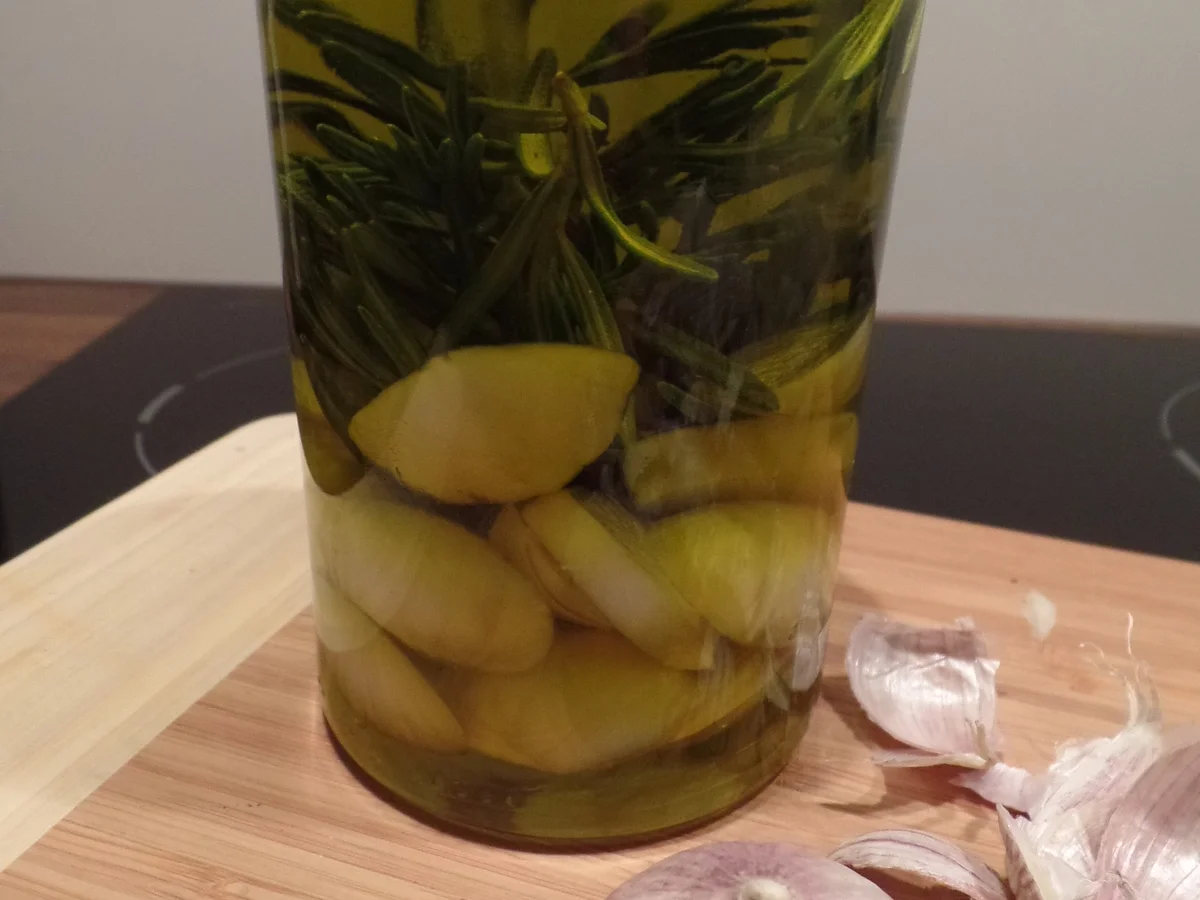 Rezept: Knoblauchöl Bild Nr. 2 Knoblauchöl - Rezept - Bild Nr. 2