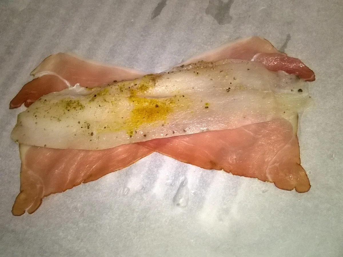 Rezept: Goldbuttfilets-Röllchen (Scholle) mit Mangold und Rucolasauce im Rohschinkenmantel Bild Nr. 4 Goldbuttfilets-Röllchen (Scholle) mit Mangold und Rucolasauce im Rohschinkenmantel - Rezept - Bild Nr. 4