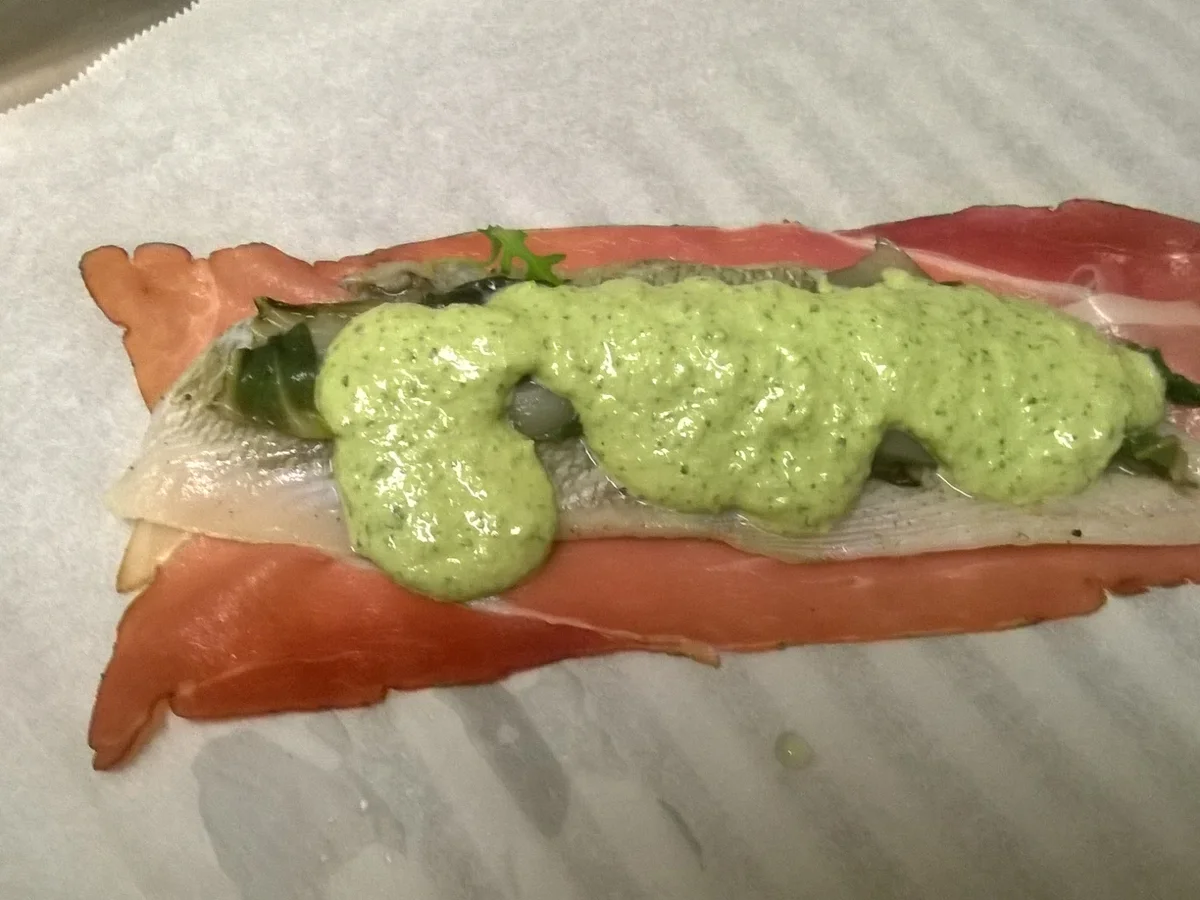 Rezept: Goldbuttfilets-Röllchen (Scholle) mit Mangold und Rucolasauce im Rohschinkenmantel Bild Nr. 5 Goldbuttfilets-Röllchen (Scholle) mit Mangold und Rucolasauce im Rohschinkenmantel - Rezept - Bild Nr. 5