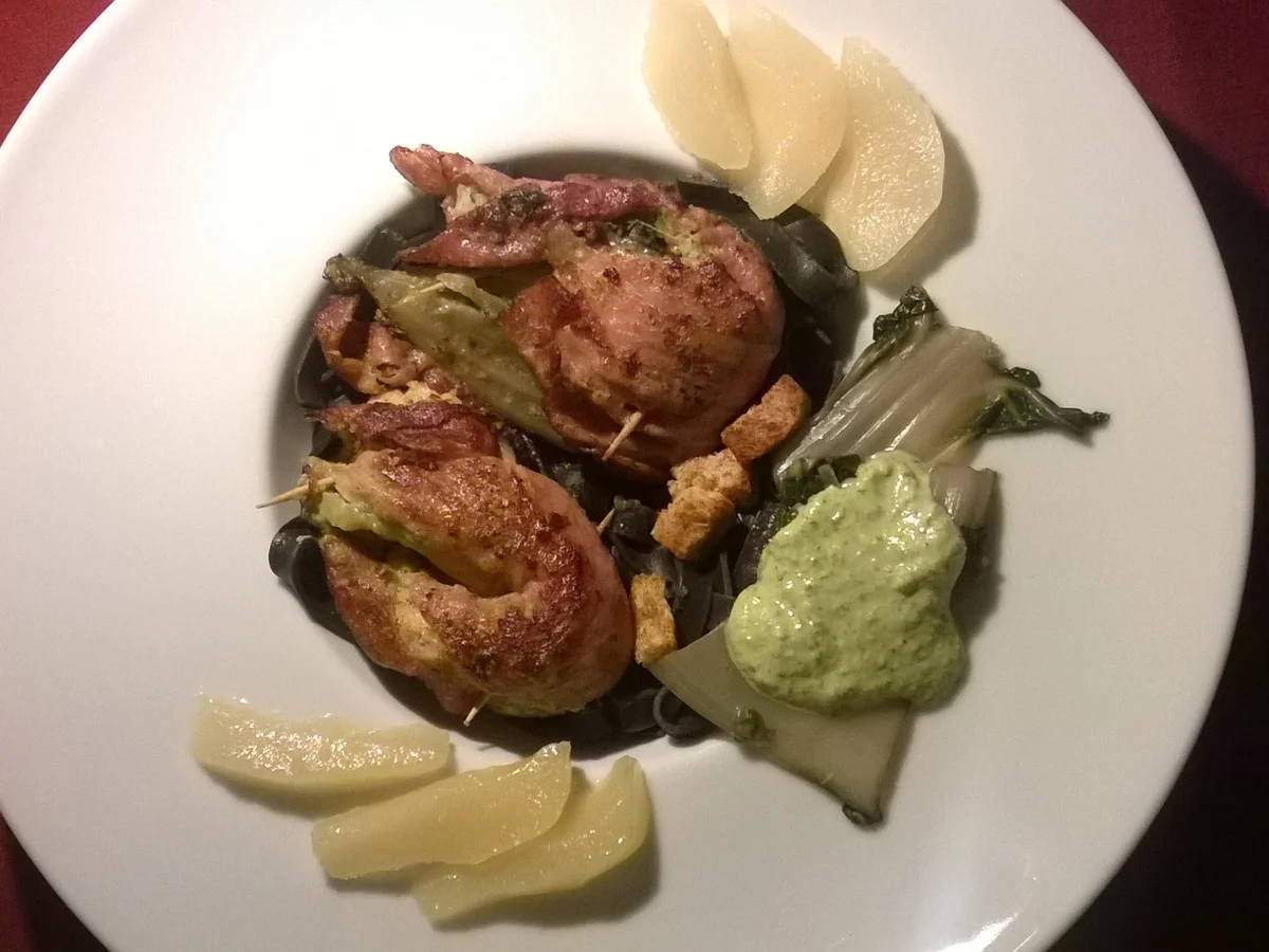 Rezept: Goldbuttfilets-Röllchen (Scholle) mit Mangold und Rucolasauce im Rohschinkenmantel Bild Nr. 7 Goldbuttfilets-Röllchen (Scholle) mit Mangold und Rucolasauce im Rohschinkenmantel - Rezept - Bild Nr. 7