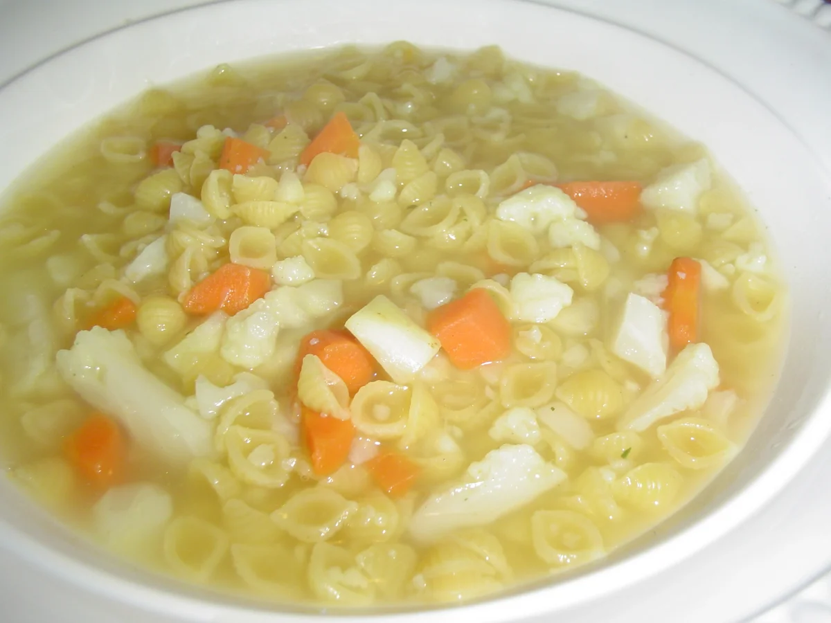 Rezept: Ganz einfache und schnelle Nudelsuppe Ganz einfache und schnelle Nudelsuppe - Rezept