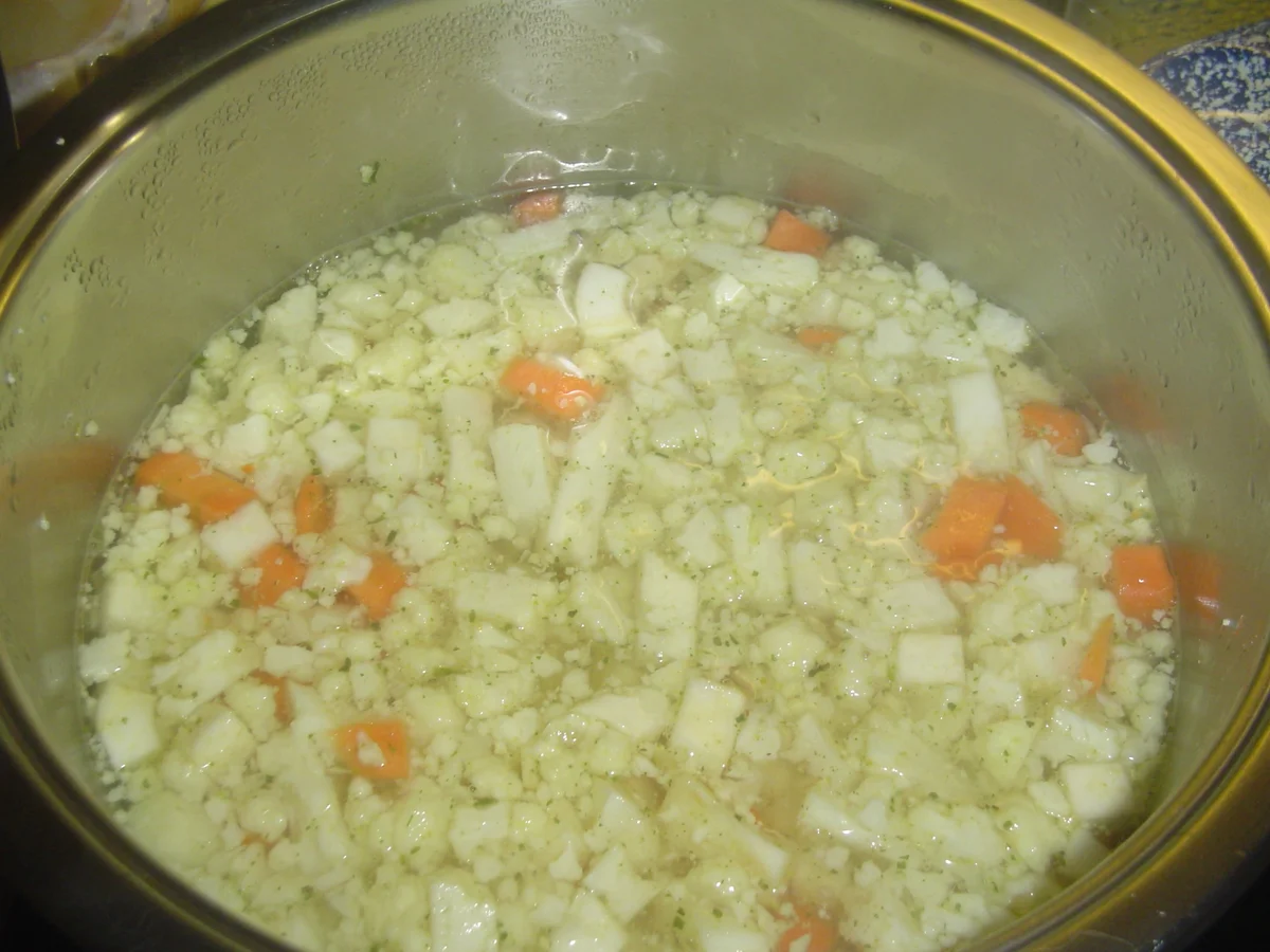 Rezept: Ganz einfache und schnelle Nudelsuppe Bild Nr. 5 Ganz einfache und schnelle Nudelsuppe - Rezept - Bild Nr. 5