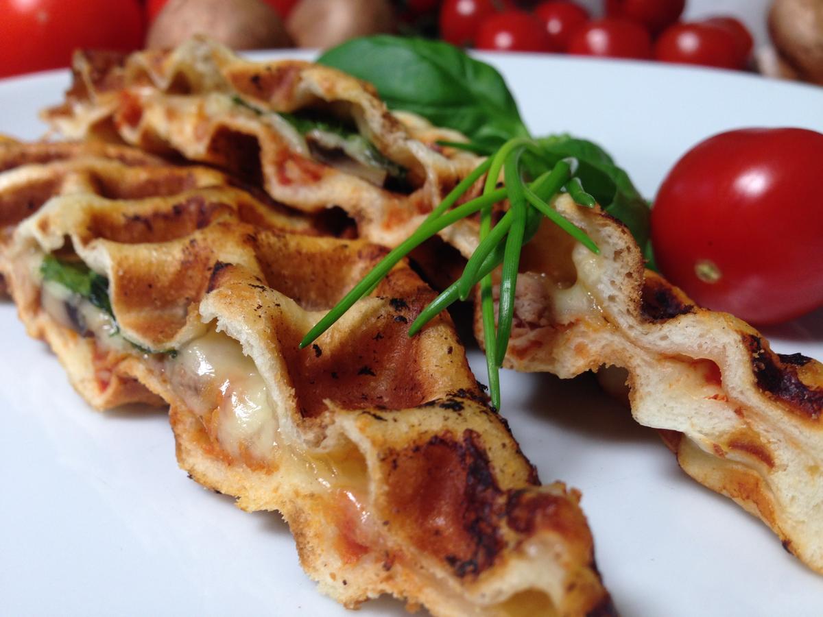 Pizza-Waffeln - Rezept mit Video - kochbar.de