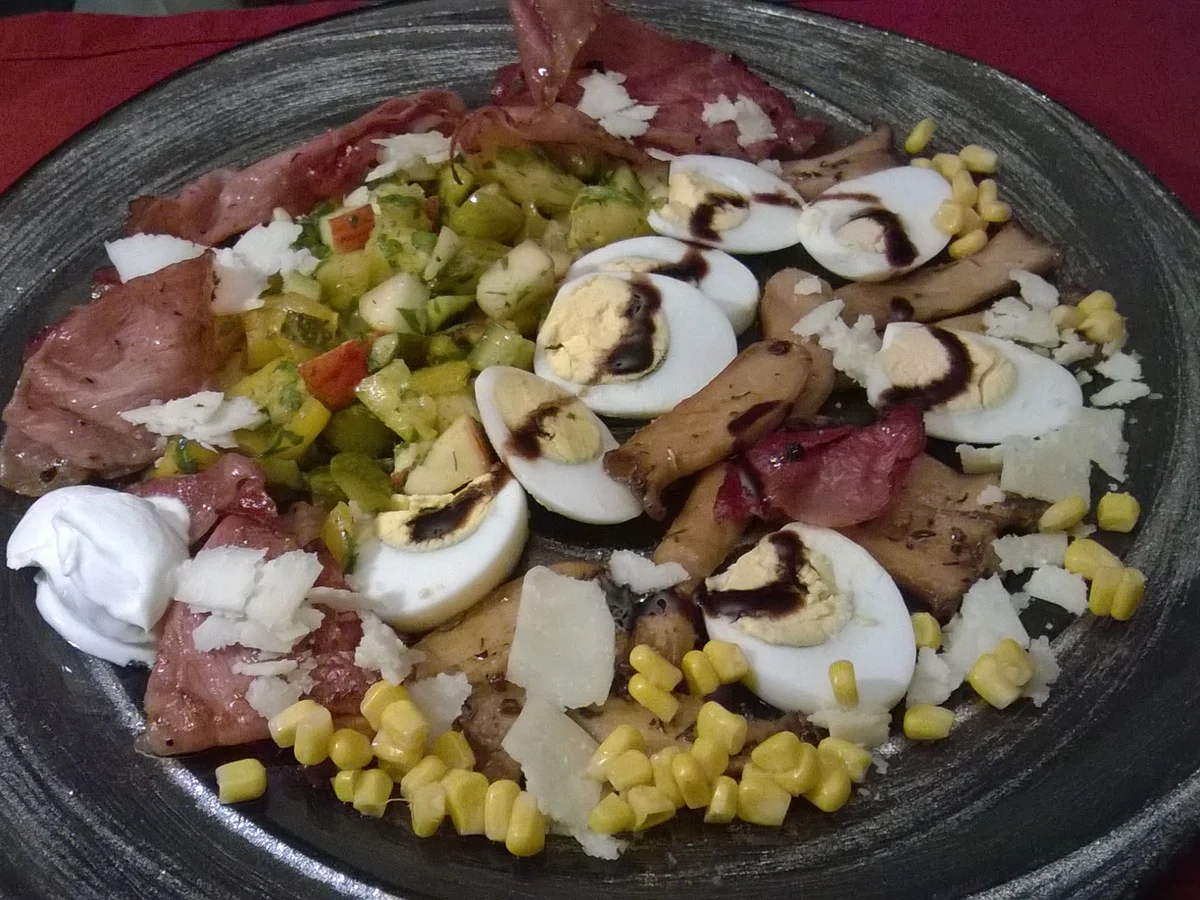 Rezept: Fruchtiger Eiersalat mit Schwarzwälder Rohschinken und Kräuterseitlingen Fruchtiger Eiersalat mit Schwarzwälder Rohschinken und Kräuterseitlingen - Rezept