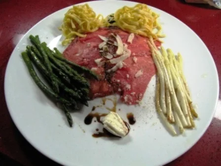 Rezept: Carpaccio mit Babyspargel à la Biggi Carpaccio mit Babyspargel à la Biggi - Rezept